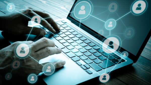 失敗を恐れず挑戦するマインドセットとは？新規事業開発を加速させる実践戦略