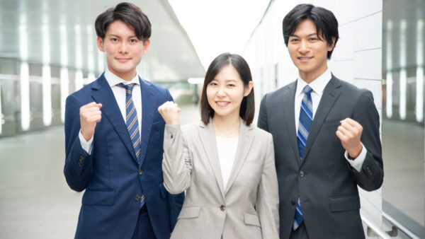 新規事業の「死の谷」を越える方法：情熱を持続させる心理学と実践戦略【日本企業向け最新ガイド】